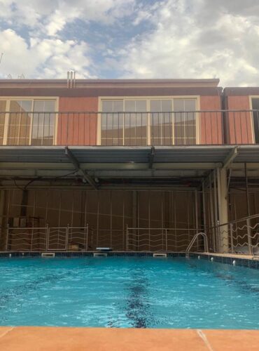 مشروع تنفيذ مجمع شاليهات